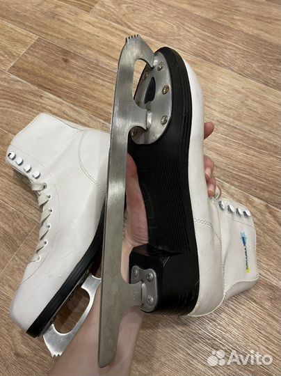 Коньки фигурные 41 размер