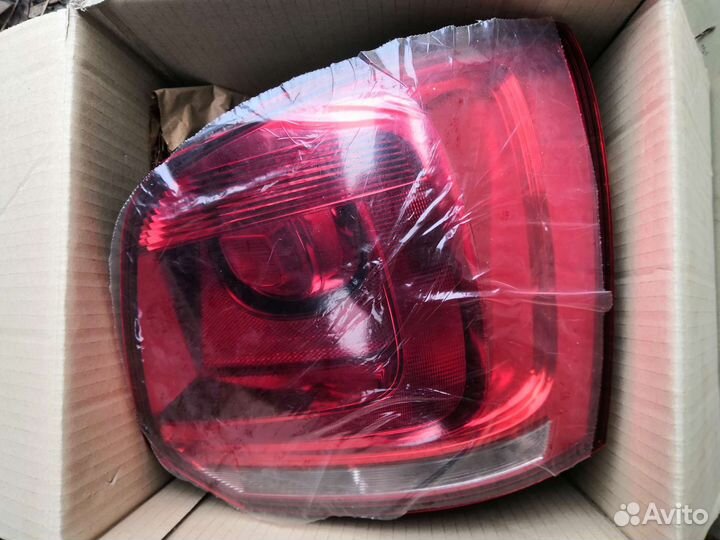 Задний правый фонарь 6R0945096AH