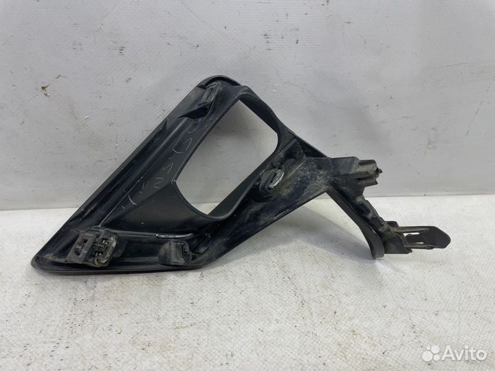 Накладка птф передняя правая Toyota Land Cruiser