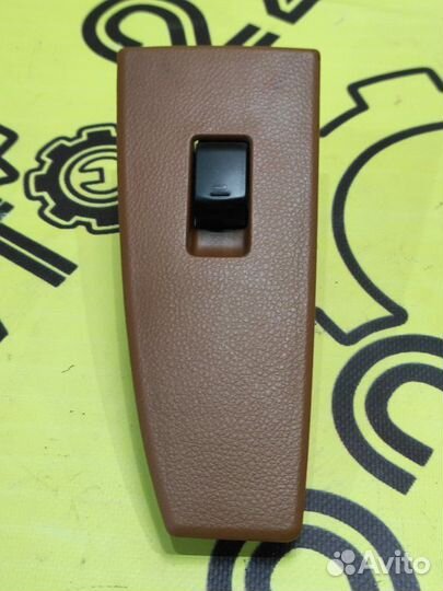 Кнопка стеклоподъемника задняя правая Infiniti