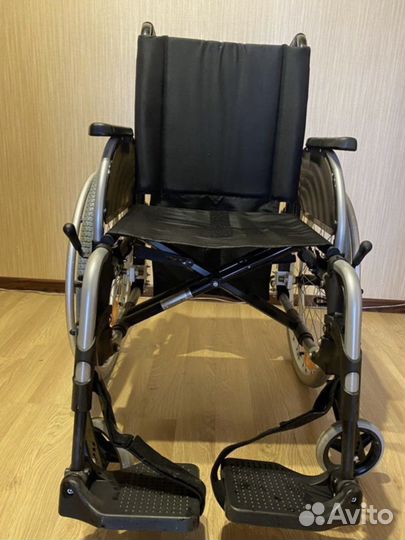 Кресло-коляска для инвалидов с ручным приводом
