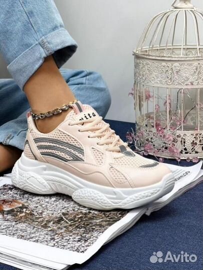 Новые кроссовки женские, размер 38