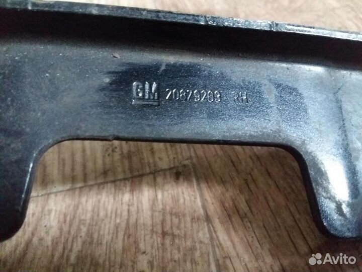 Петля капота правая Opel Astra J 2010-2017