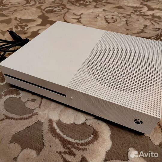 Xbox One s 1TB +игры