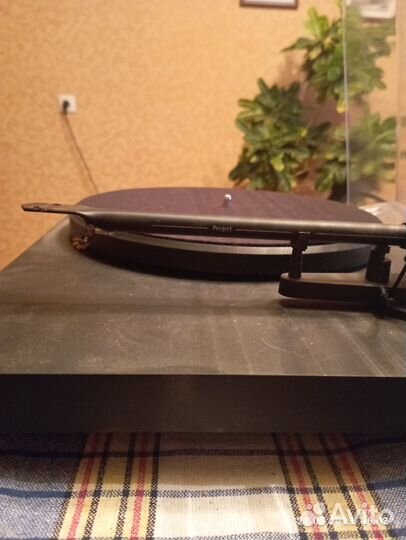 Виниловый проигрыватель Pro-ject Debut III