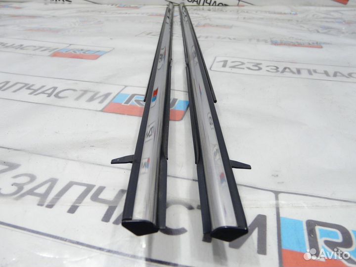Молдинг стекла двери задней левой наружный Subaru