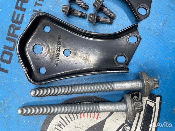 Крепление балки подвески заднее Mercedes-Benz