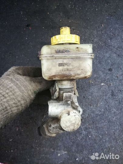 Главный тормозной цилиндр Volkswagen Bora