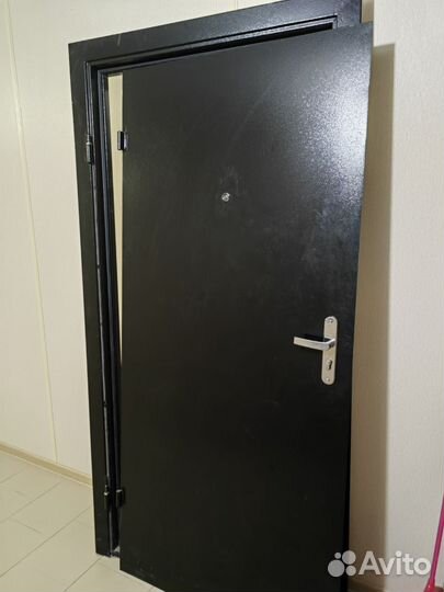 Дверь входная металлическая от застройщика