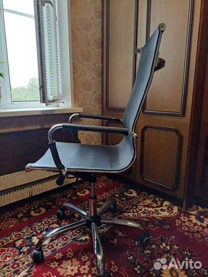Офисное кресло руководителя