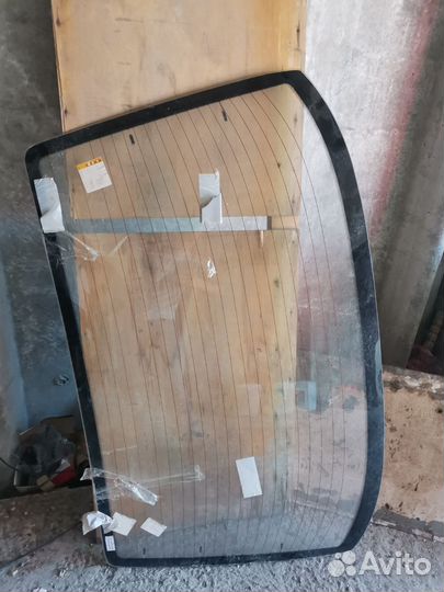 Заднее стекло BMW e34