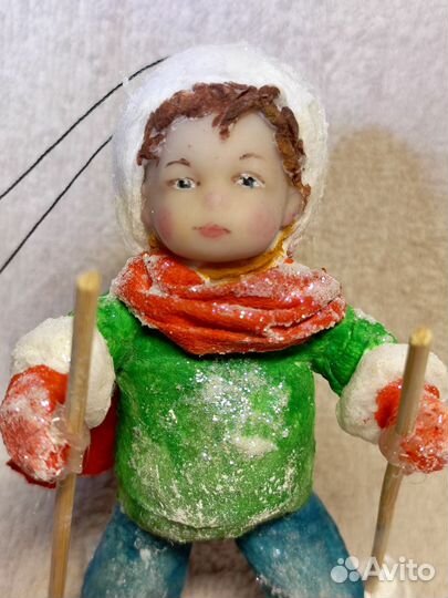 Ёлочная ватная игрушка мальчик на лыжах