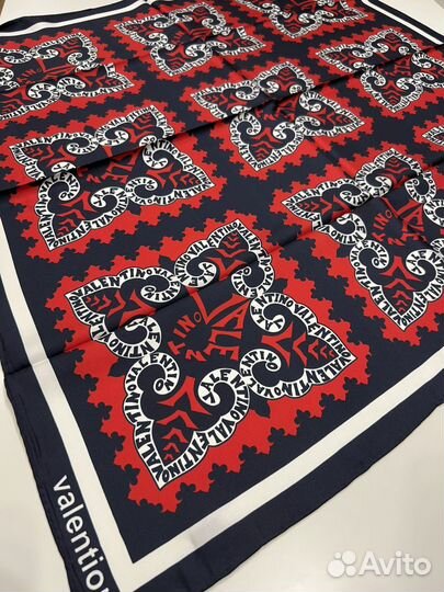 Шелковый платок Valentino