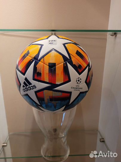 Футбольный мяч nike и adidas
