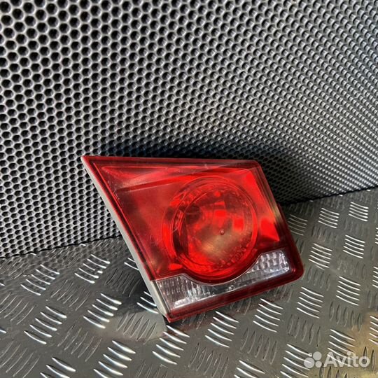 Фонарь задний внутренний левый Chevrolet Cruze