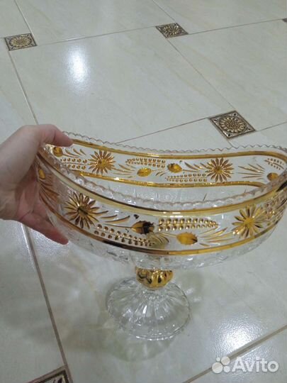 Ваза для фруктов на ножке