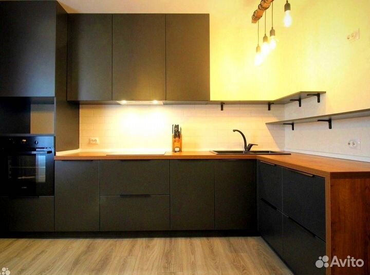 Кухня в потолок на заказ