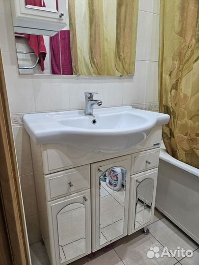 Тумба для ванной и зеркало