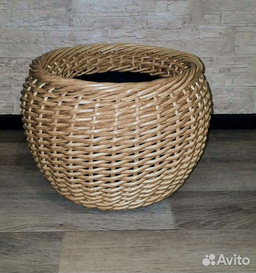 Кашпо для цветов из искусственного ротанга