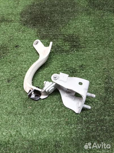 Петля двери багажника Audi Q7 2005