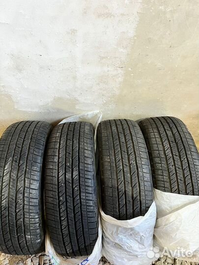 Bridgestone Dueler H/T 215/60 R17