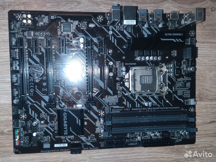 Материнская плата Gigabyte
