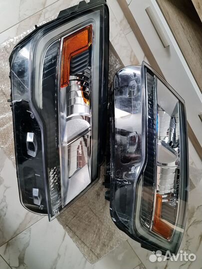 Фара Ford Explorer 5