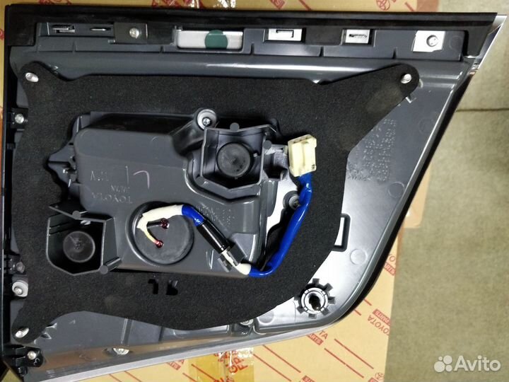 Задний левый фонарь, Lexus LX570