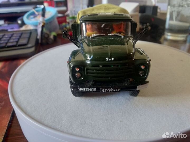 Модель грузовика ЗИЛ 130 учебный 1/43