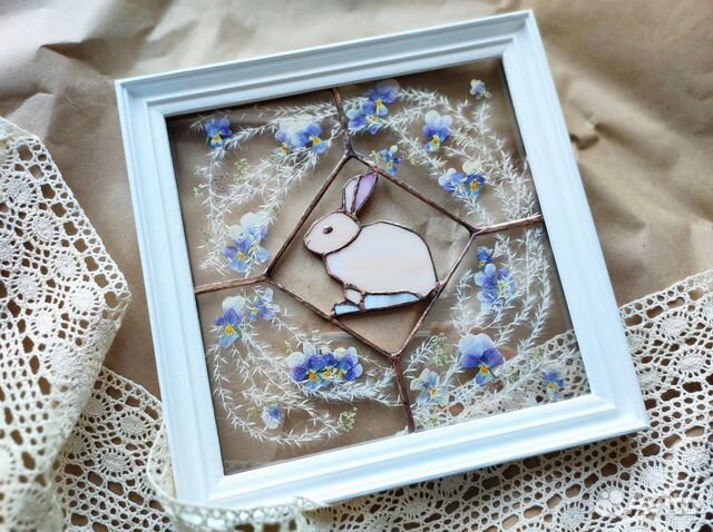 Картина кролик в рамке прованс. Витраж на стену