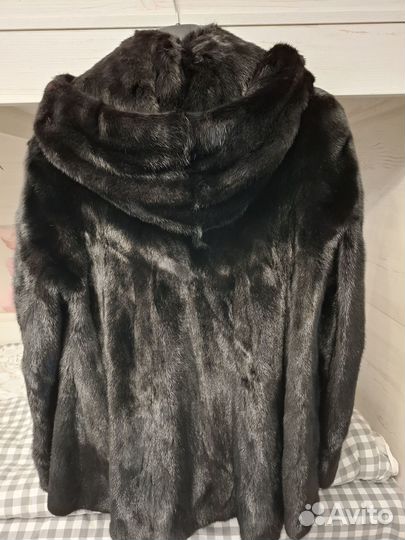 Продаю чёрную норковую шубу блок лама