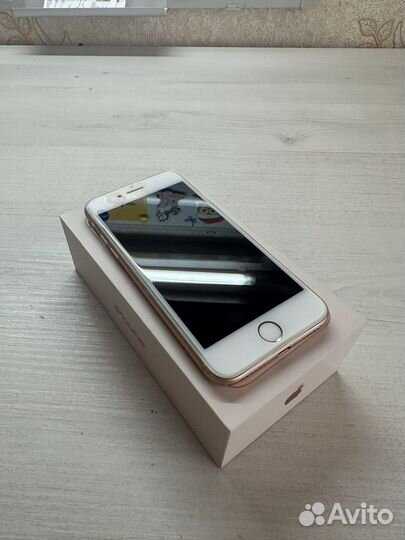 iPhone 8 64 gb Gold