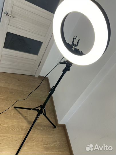 Кольцевая лампа со штативом
