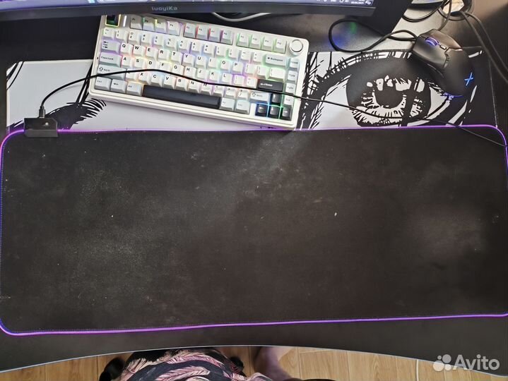 Игровая клавиатура и коврик