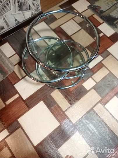 Продам стеклянный стол