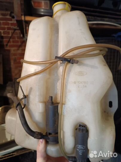 Бачек омывателя Форд Транзит