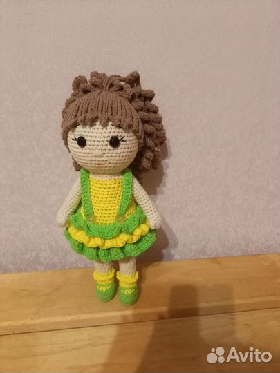 Вязанная игрушка кукла