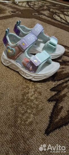 Босоножки для девочки 21 размер новые