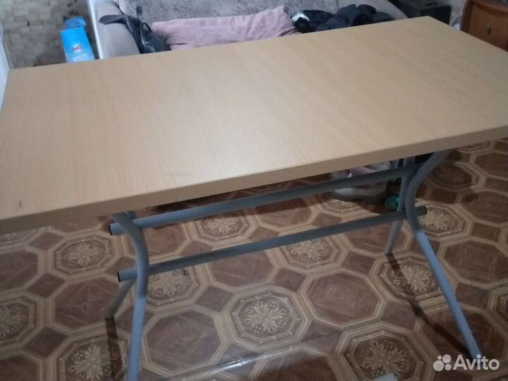 Кухонный стол + четыре стула комплект