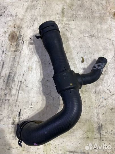 Патрубок системы охлаждения Mercedes-Benz E-Class