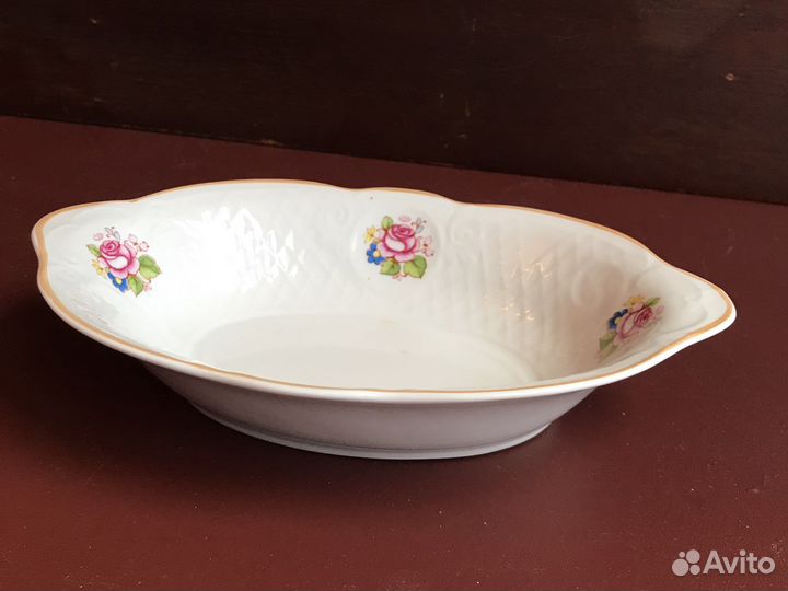 Тарелки фарфоровые разные