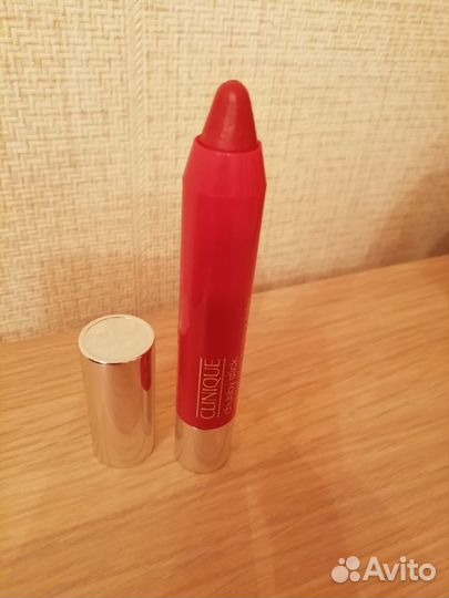 Clinique помада -бальзам для губ, Новая