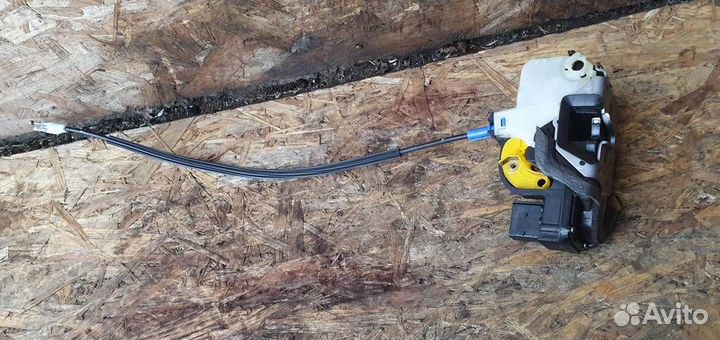 Замок двери передней левой Opel Mokka 2012-2019