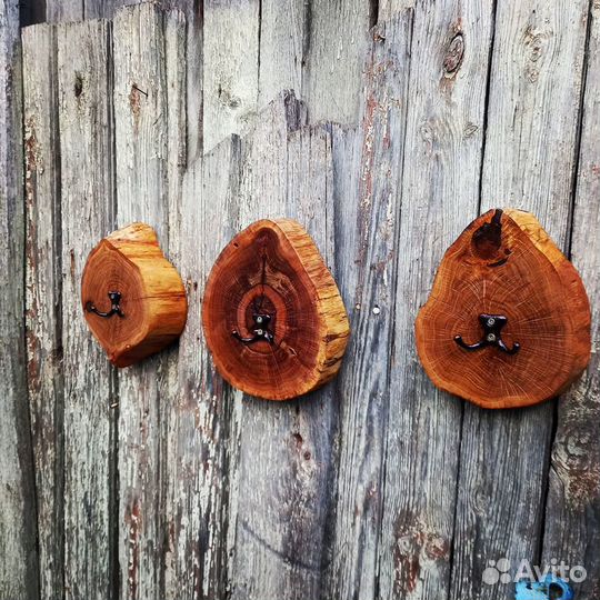 Вешалки из спила дуба