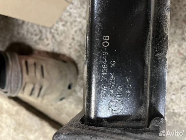 Усилитель бампера e71