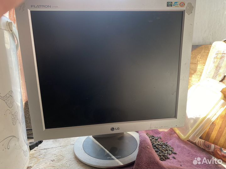 Монитор LG flatronL1730
