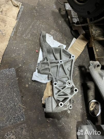 Кронштейн 058145521D