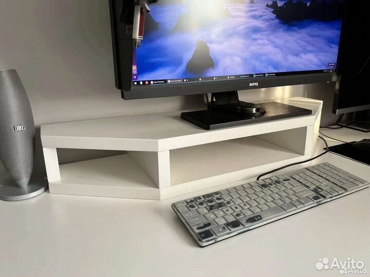 Белая подставка под монитор