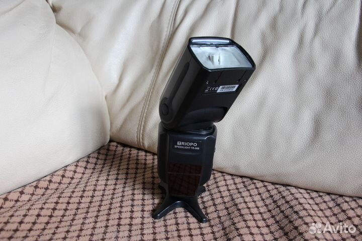 Фотовспышка Triopo TR-988 для Canon и Nikon