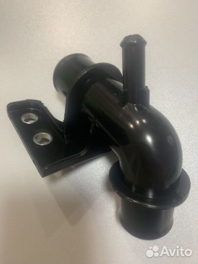 Патрубок-тройник 16057-37010 16057-37021 toyota